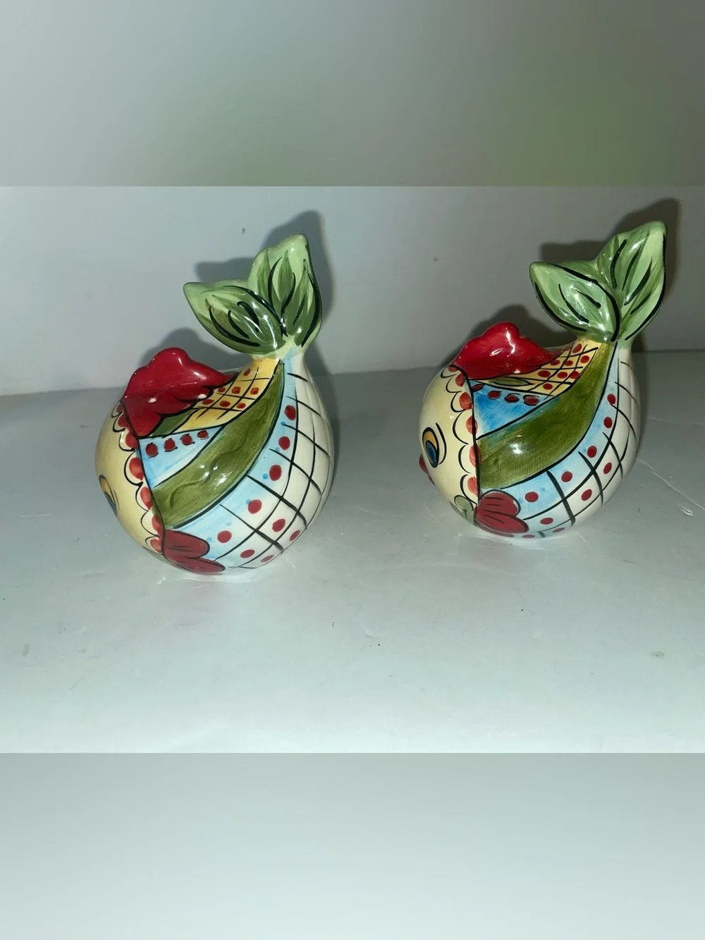 Tabletops Unlimited España Lifestyle Toluca Fish Salt and Pepper Shakers